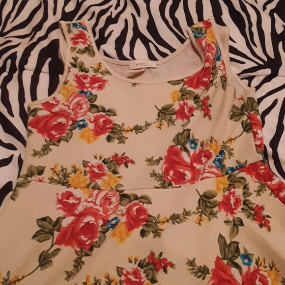 FLORAL DRESS - Picture 3 of 3